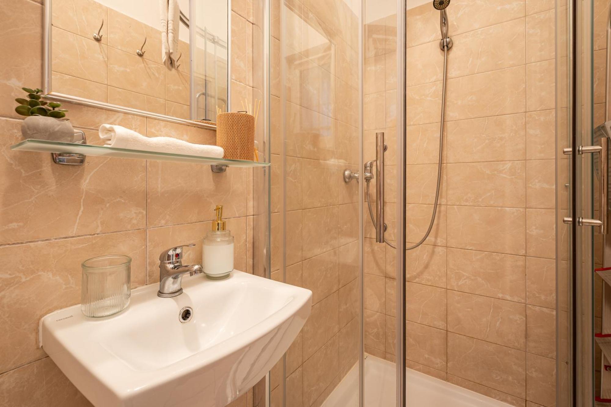 Gleaming Wise Studio Apartment Budapest Ngoại thất bức ảnh
